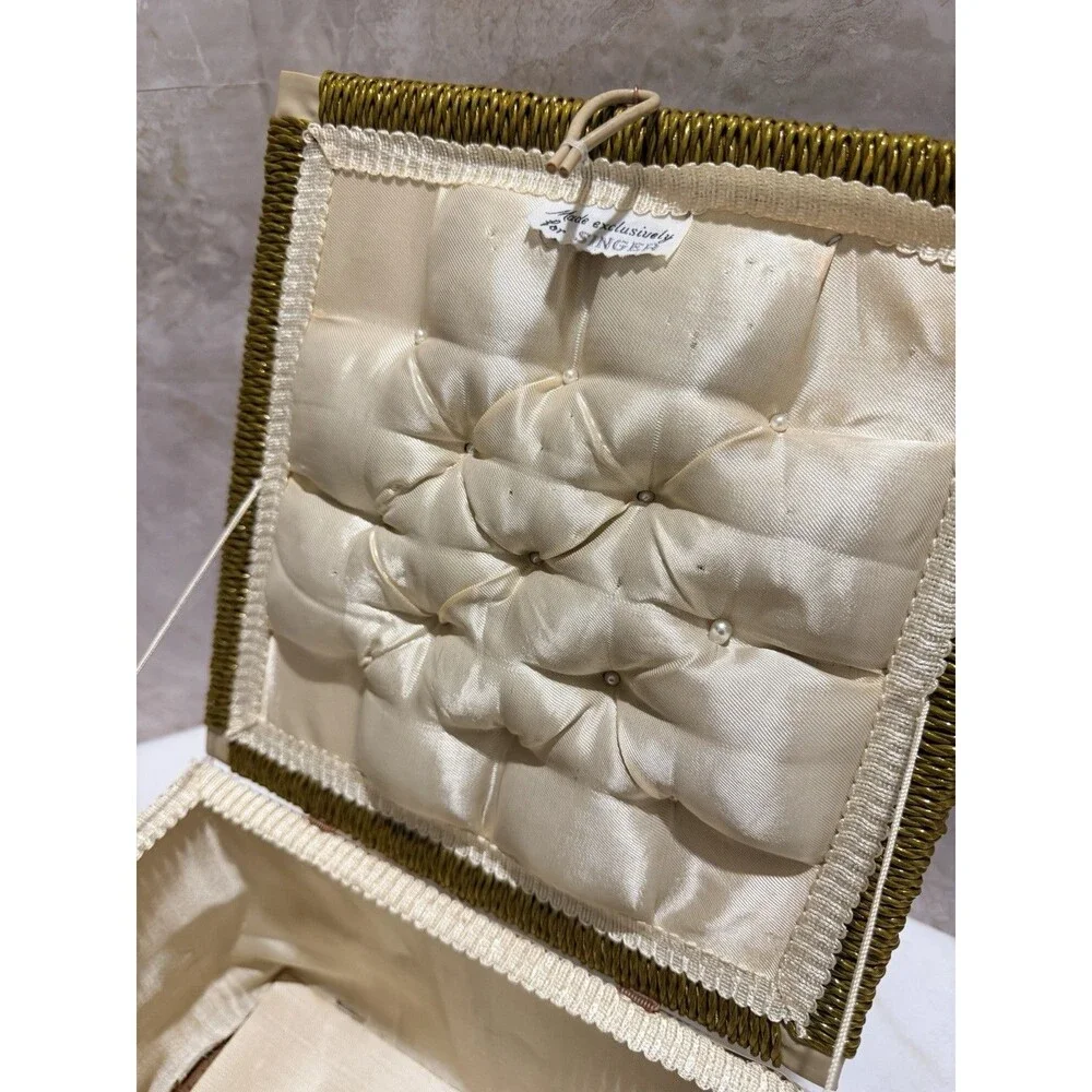 SINGER | Vintage Sewing Box • Super Unique design !